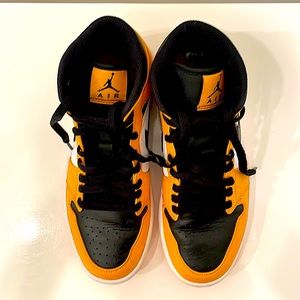 Nike Air Jordan 1 Mid Retro Taxi 554724-701 White/Black/Yellow Size8.5 Worn once